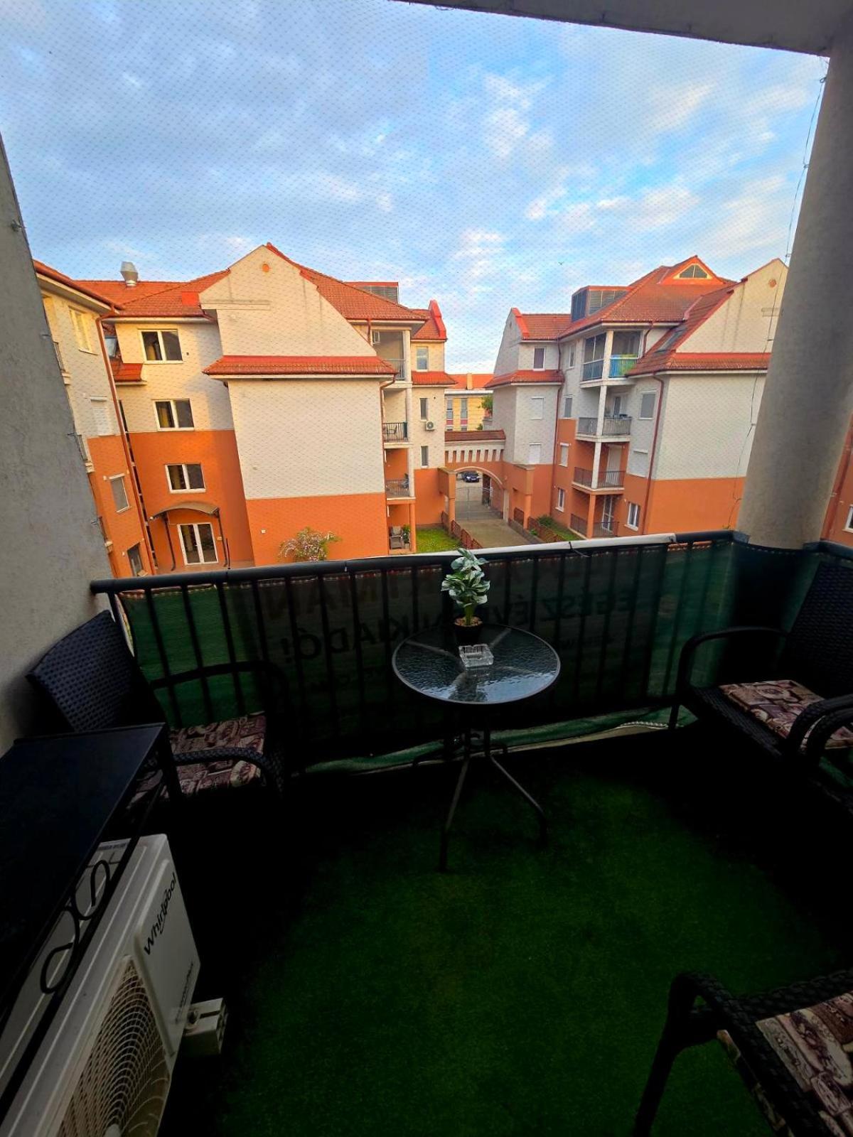 Tilla Apartman Hajduszoboszlo Luaran gambar